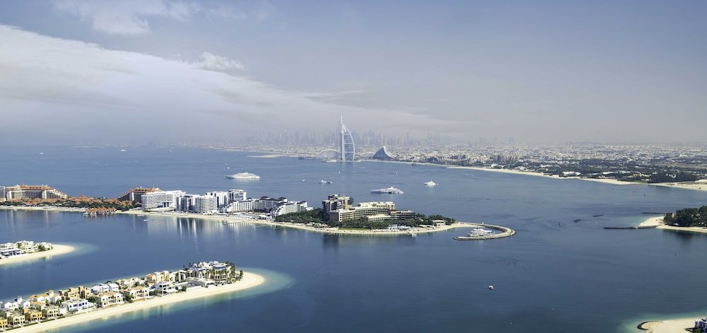 Дубай: LUX  Iconic Views at Palm Tower Studio 2