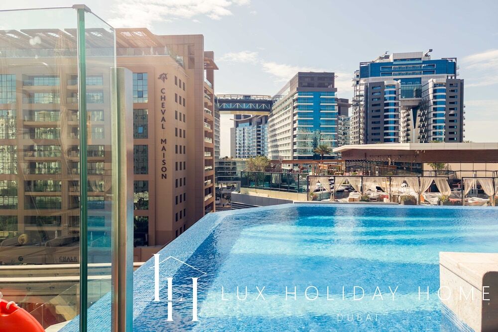 Дубай: LUX  Iconic Views at Palm Tower Studio 2