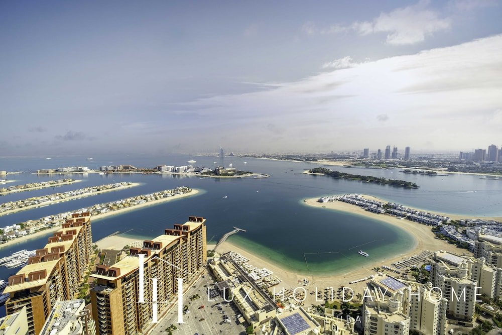 Дубай: LUX  Iconic Views at Palm Tower Studio 2