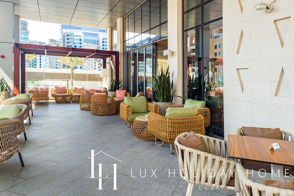 Дубай: LUX  Iconic Views at Palm Tower Studio 2