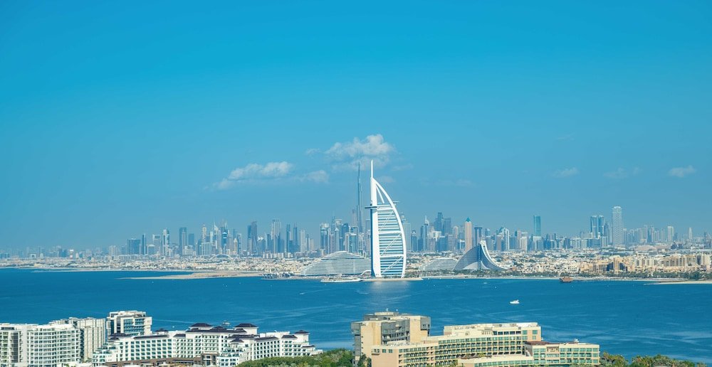 Дубай: LUX  Iconic Views at Palm Tower Studio 2