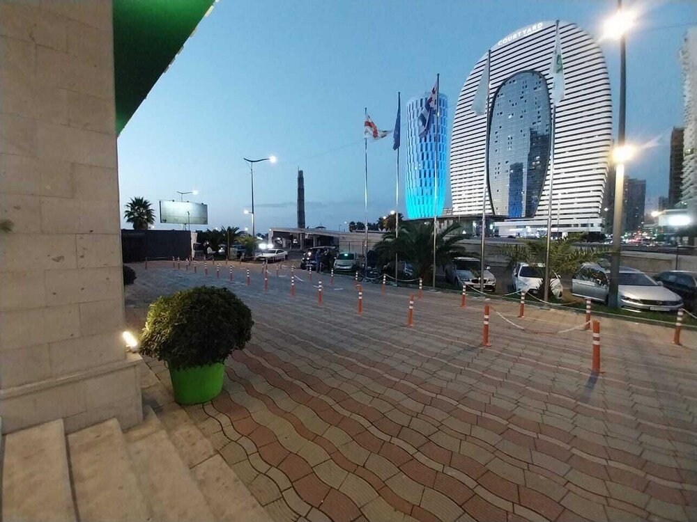 Батуми: Holiday Express Orbi City