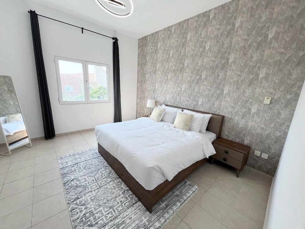 Дубай: Cosmos Living Discovery Gardens Sleeps 4
