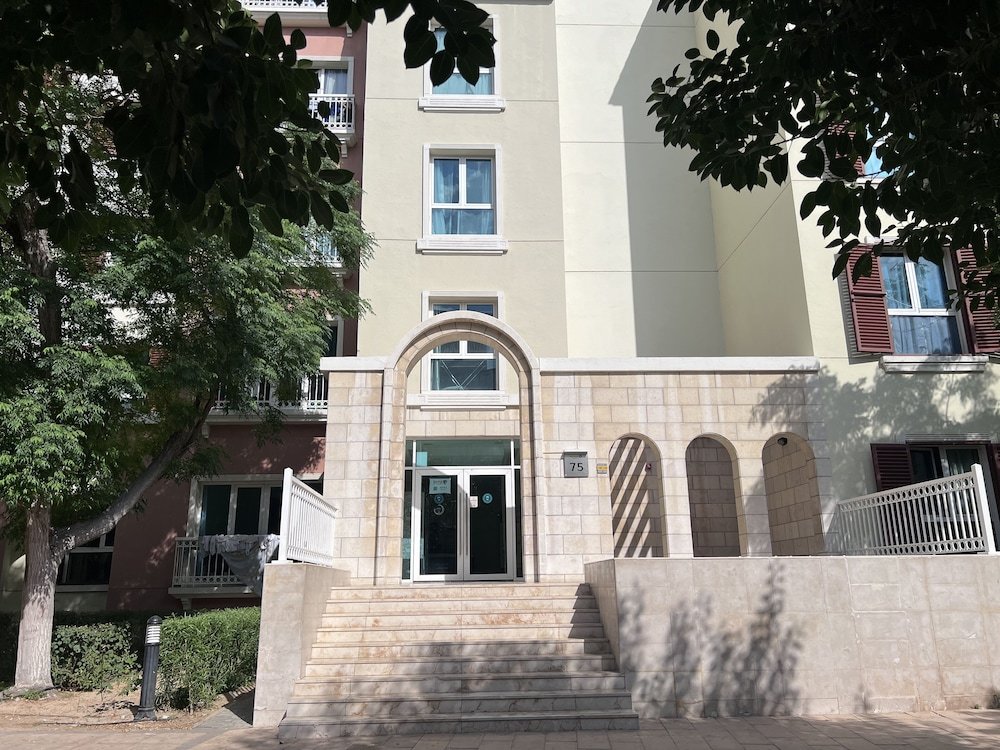 Дубай: Cosmos Living Discovery Gardens Sleeps 4