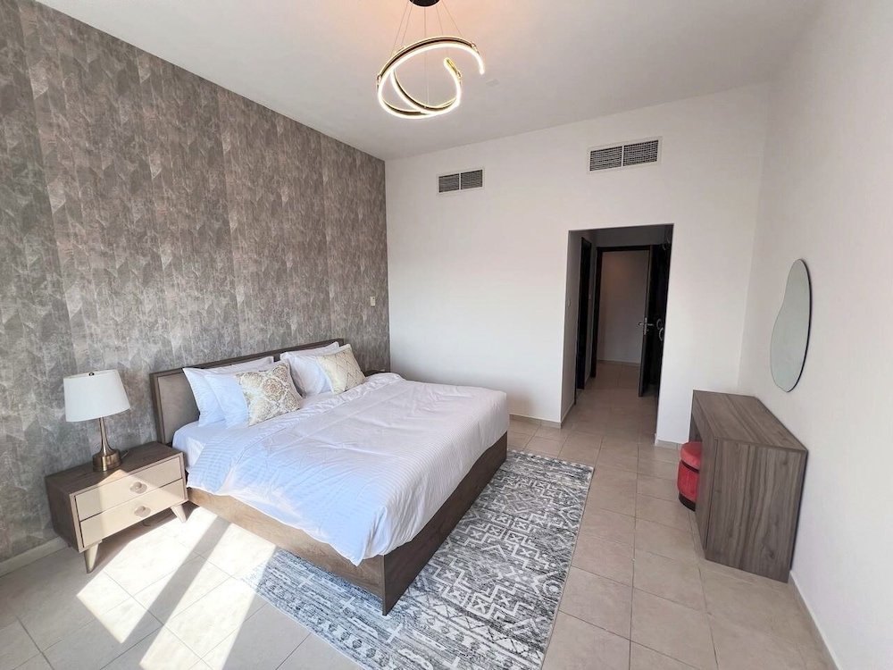 Дубай: Cosmos Living Discovery Gardens Sleeps 4