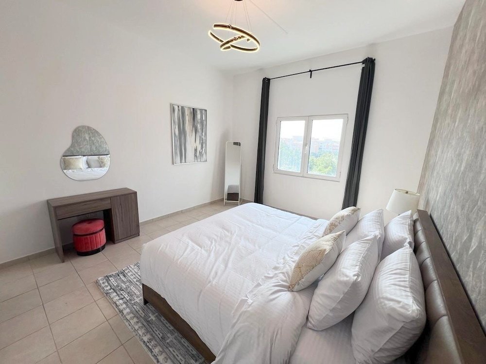 Дубай: Cosmos Living Discovery Gardens Sleeps 4