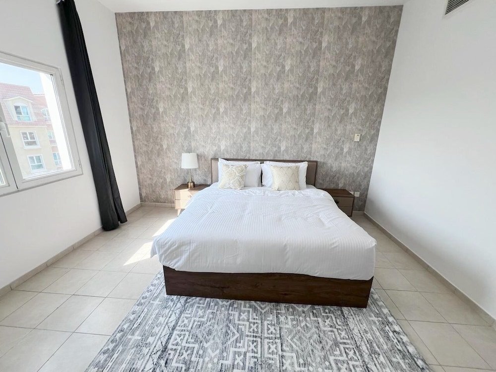 Дубай: Cosmos Living Discovery Gardens Sleeps 4
