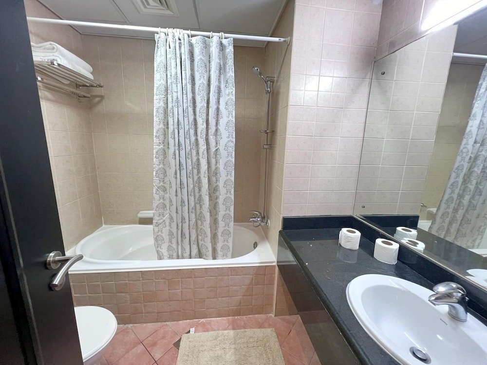 Дубай: Cosmos Living Discovery Gardens Sleeps 4