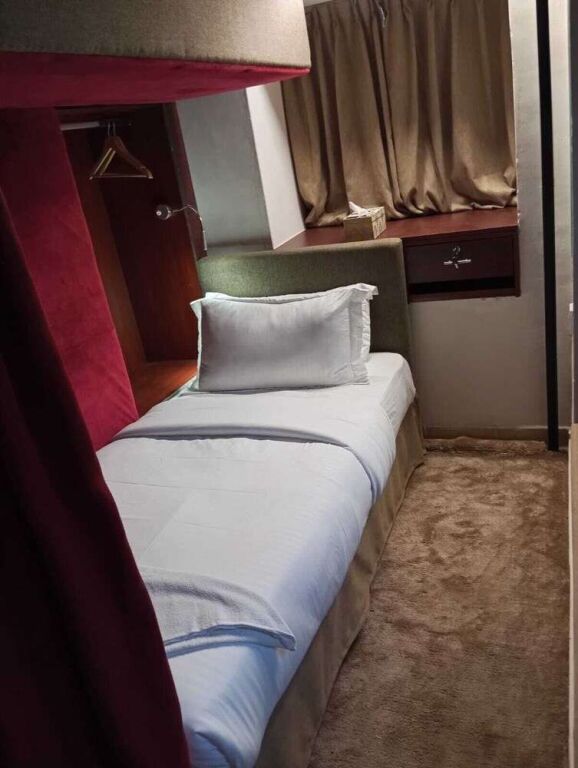 Дубай: Hyba Pod Hostel & Hotel