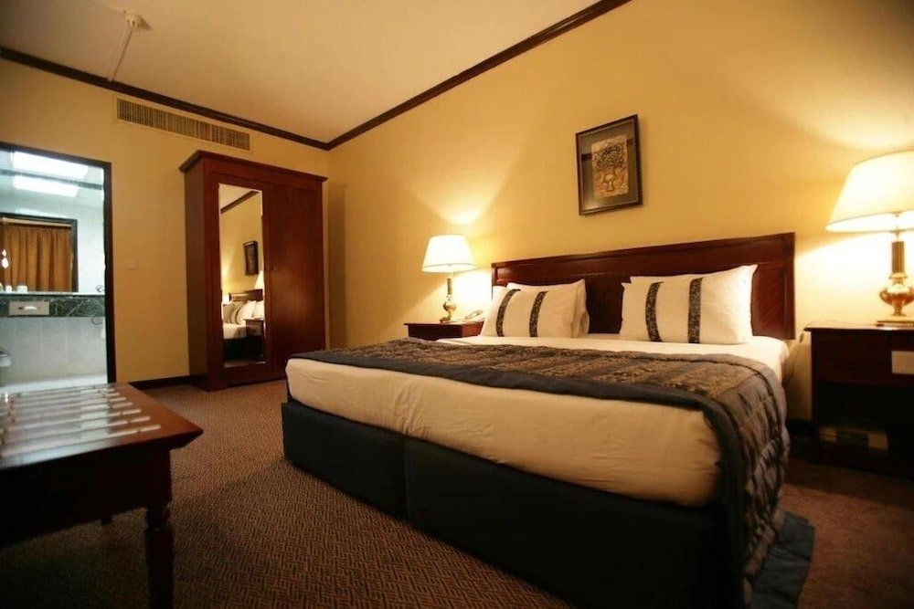 Дубай: Rolla Suites Hotel