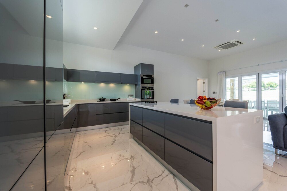 Хуахин: High-End Villa on Golf Course -BMG3