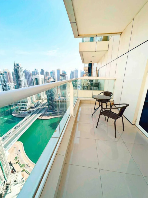 Дубай: Lux High Rise Marina Apartment