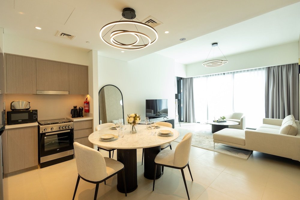 Дубай: Mh - Act One Act Two - 2bhk- Ref3002