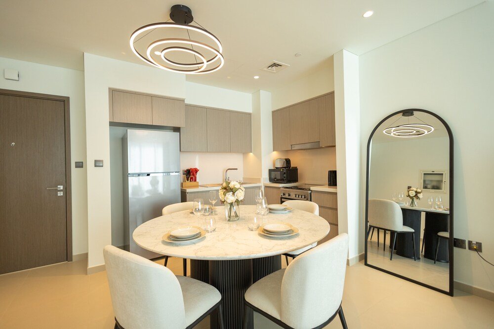 Дубай: Mh - Act One Act Two - 2bhk- Ref3002