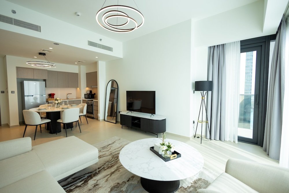 Дубай: Mh - Act One Act Two - 2bhk- Ref3002
