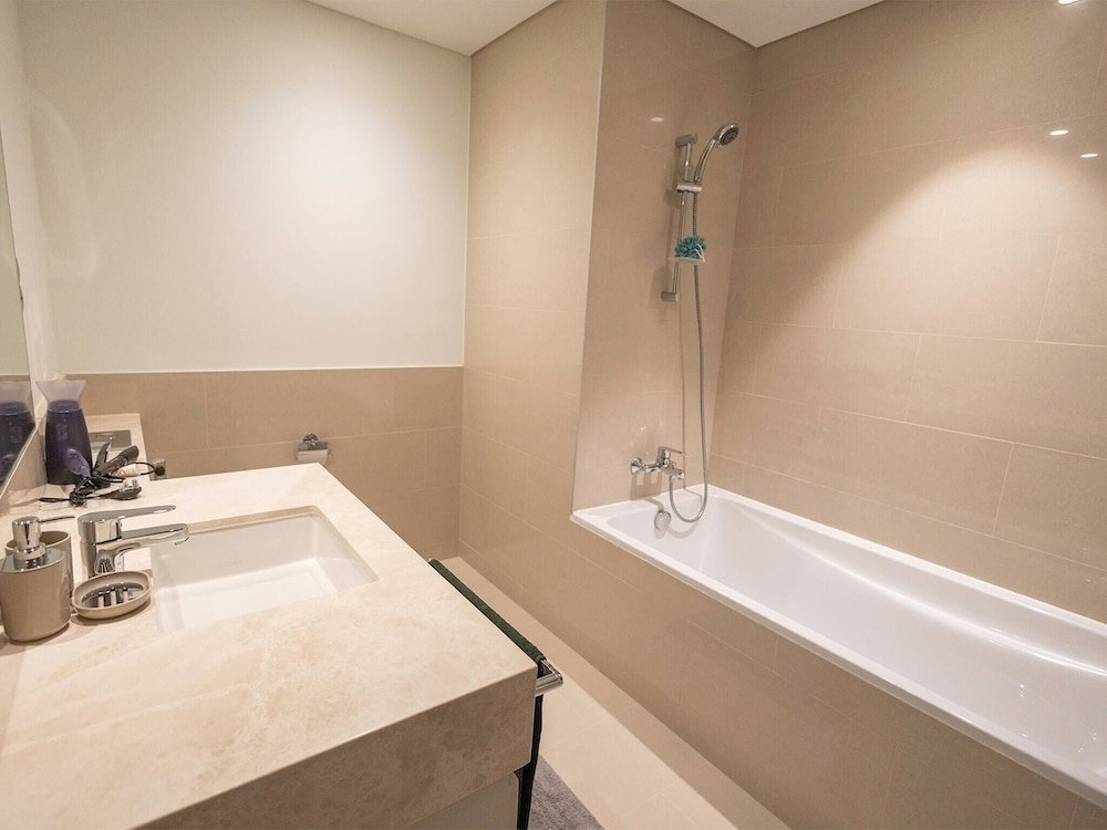 Дубай: Mh - Act One - 1bhk - Ref504