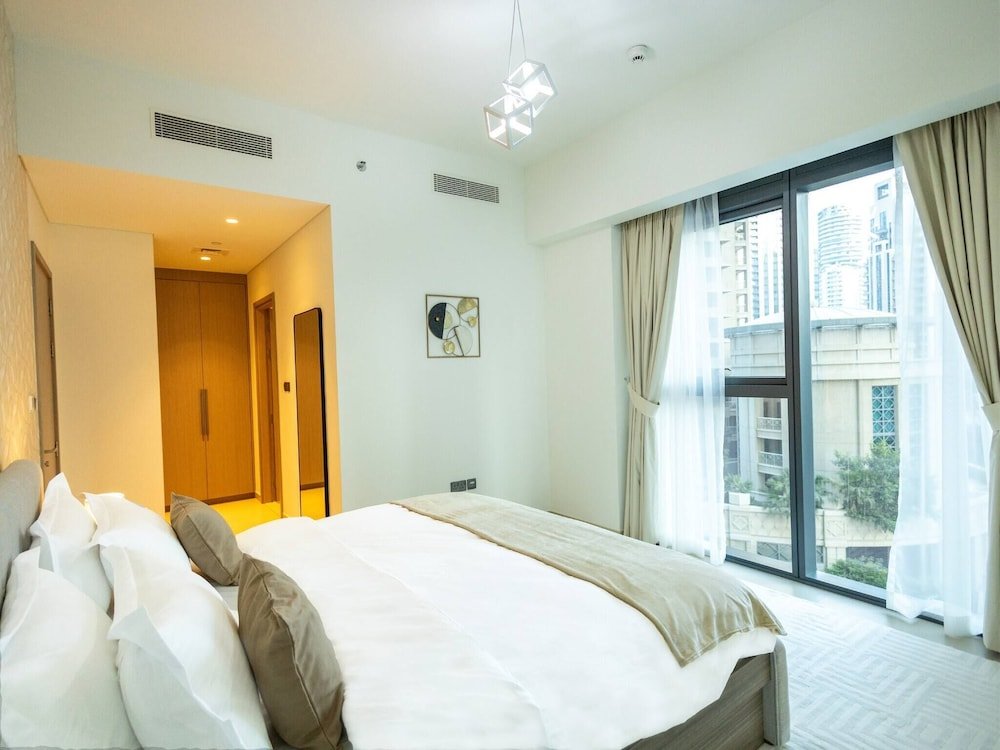 Дубай: Mh - Act One Act Two - 2bhk - Ref503