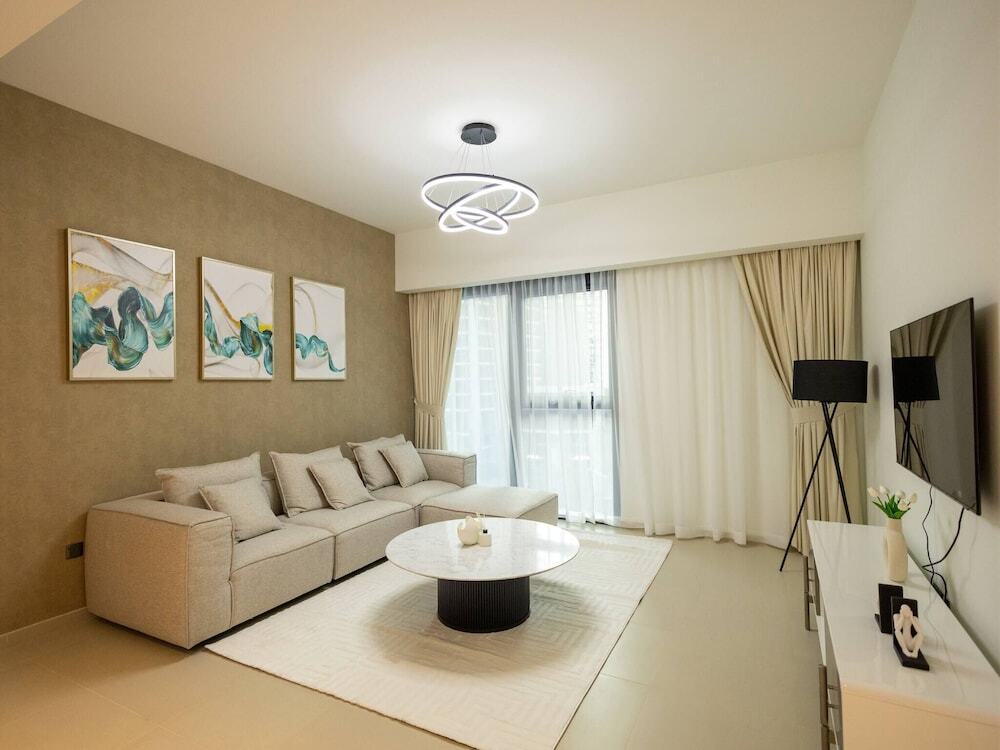Дубай: Mh - Act One Act Two - 2bhk - Ref503