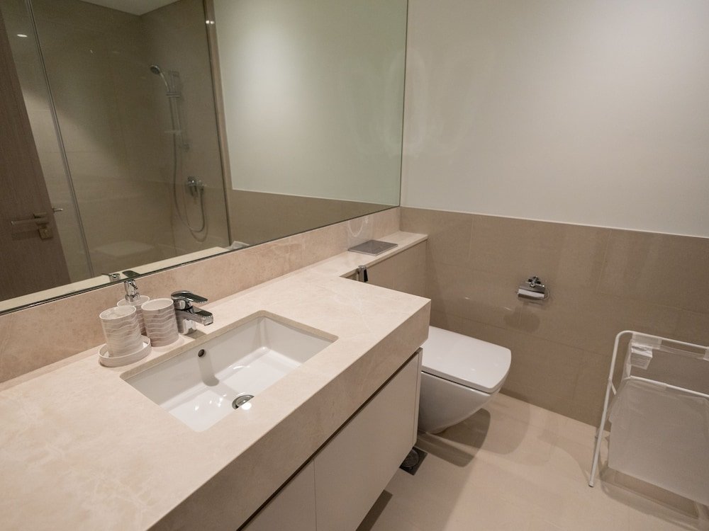 Дубай: Mh - Act One Act Two - 2bhk - Ref2202