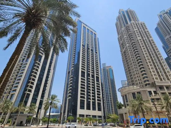 Дубай: Mh - Act One Act Two - 2bhk - Ref2202