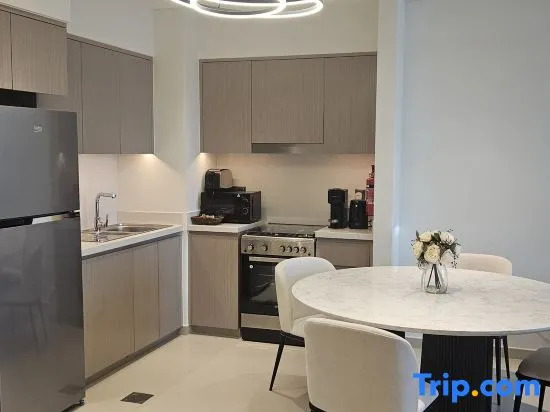 Дубай: Mh - Act One Act Two - 2bhk - Ref2202