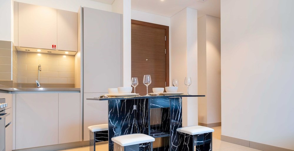 Дубай: LUX  The Executive Sobha Suite 3