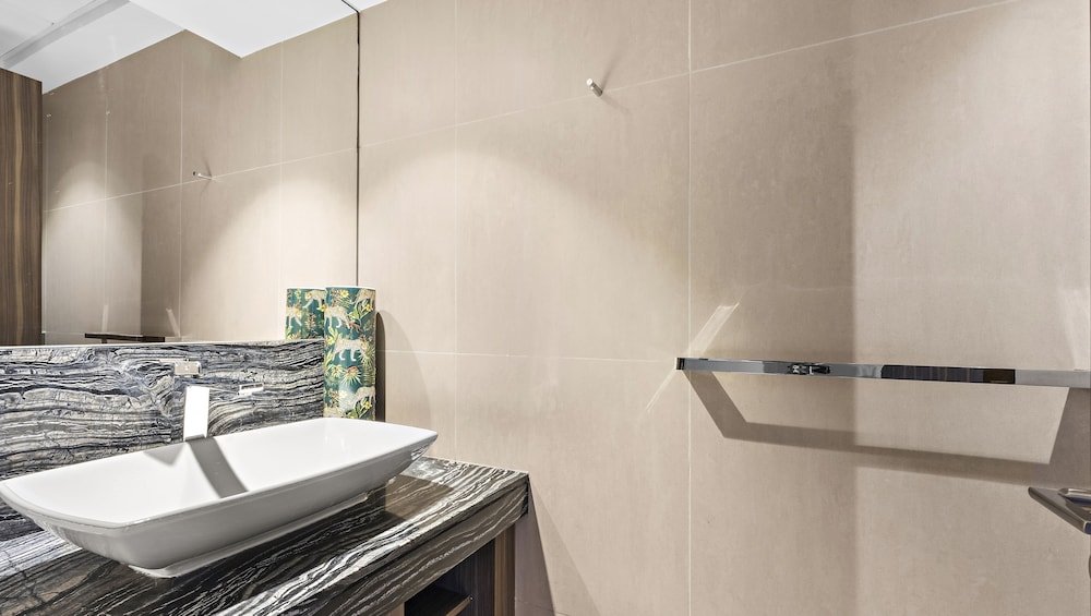 Дубай: WelHome - Greenery Beautiful Apartment Onyx Tower 2