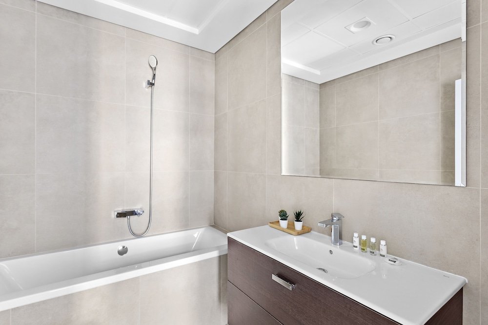 Дубай: WelHome - Breathtaking Partial Sea View 2BR Close to Marina