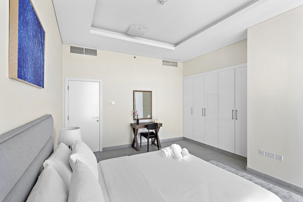 Дубай: WelHome - Breathtaking Partial Sea View 2BR Close to Marina