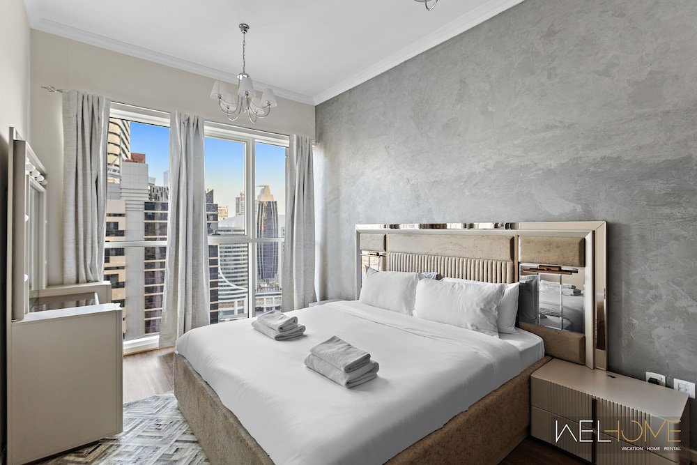 Дубай: WelHome - Exclusive Apartment 5 minutes Walk to Dubai Mall