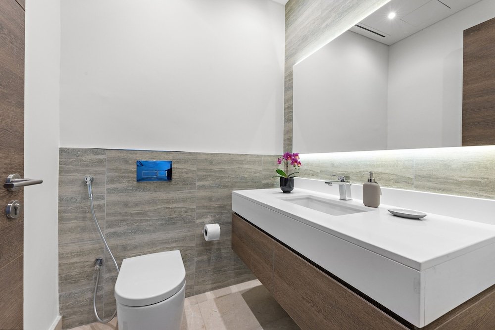Дубай: WelHome - Seaside Serenity: Spacious 1 BR in Maritime City