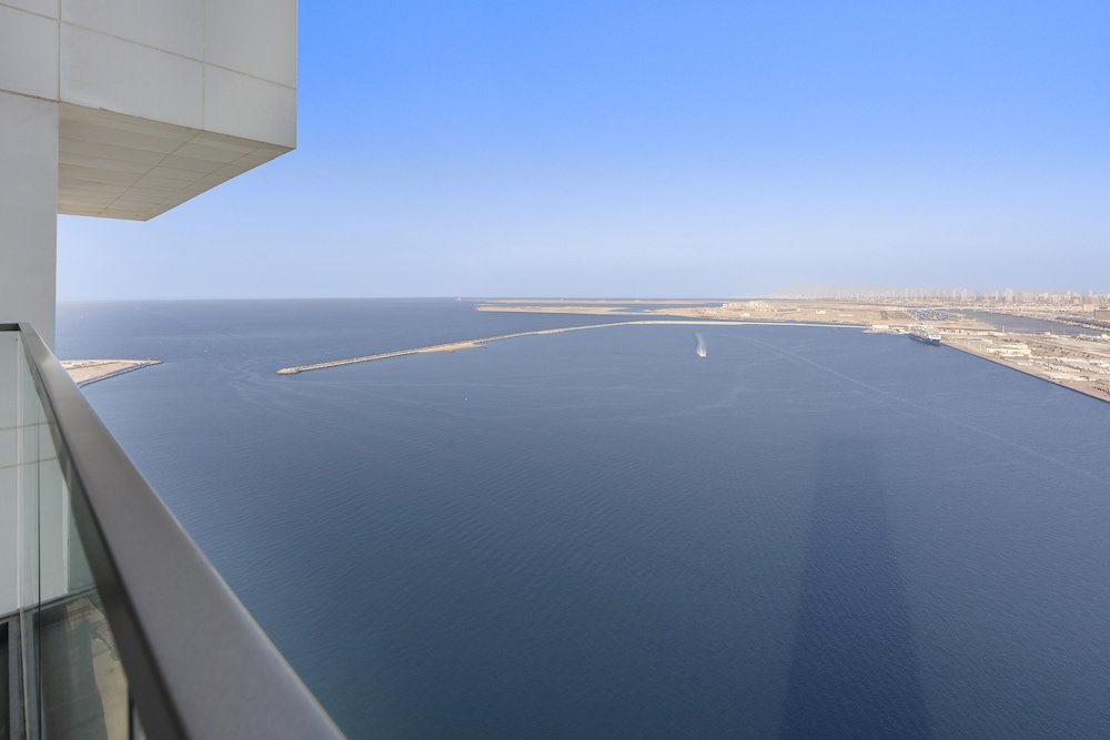 Дубай: WelHome - Seaside Serenity: Spacious 1 BR in Maritime City