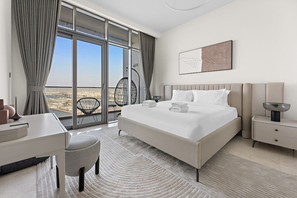 Дубай: WelHome - Seaside Serenity: Spacious 1 BR in Maritime City