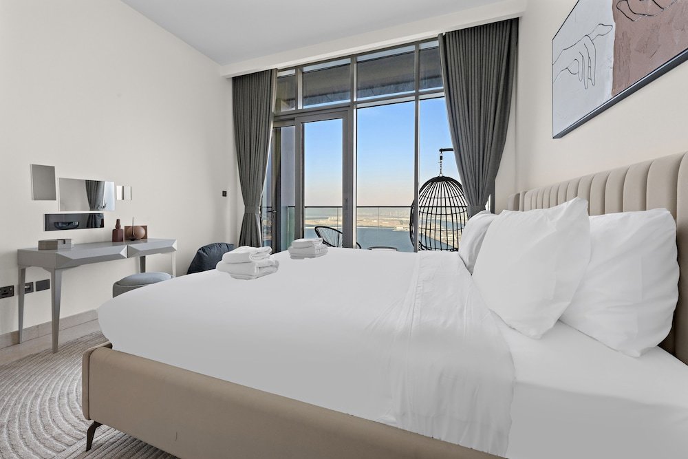 Дубай: WelHome - Seaside Serenity: Spacious 1 BR in Maritime City