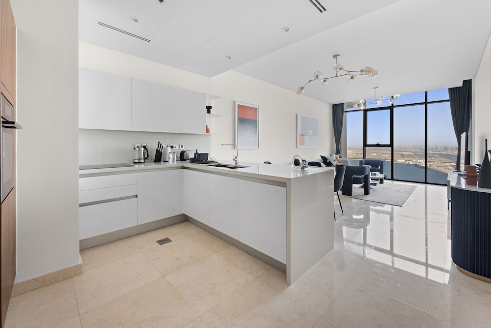 Дубай: WelHome - Seaside Serenity: Spacious 1 BR in Maritime City