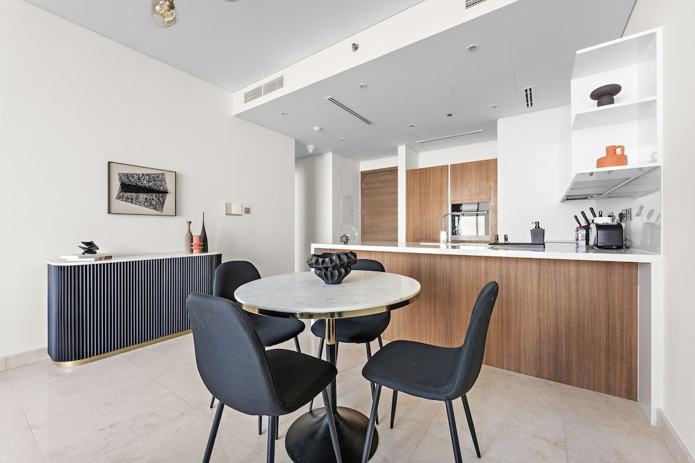 Дубай: WelHome - Seaside Serenity: Spacious 1 BR in Maritime City