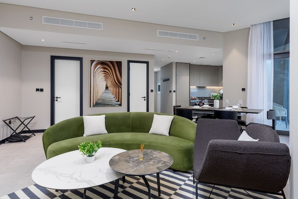 Дубай: Waves - Seaside Splendor 2BR in Dubai's Business Bay