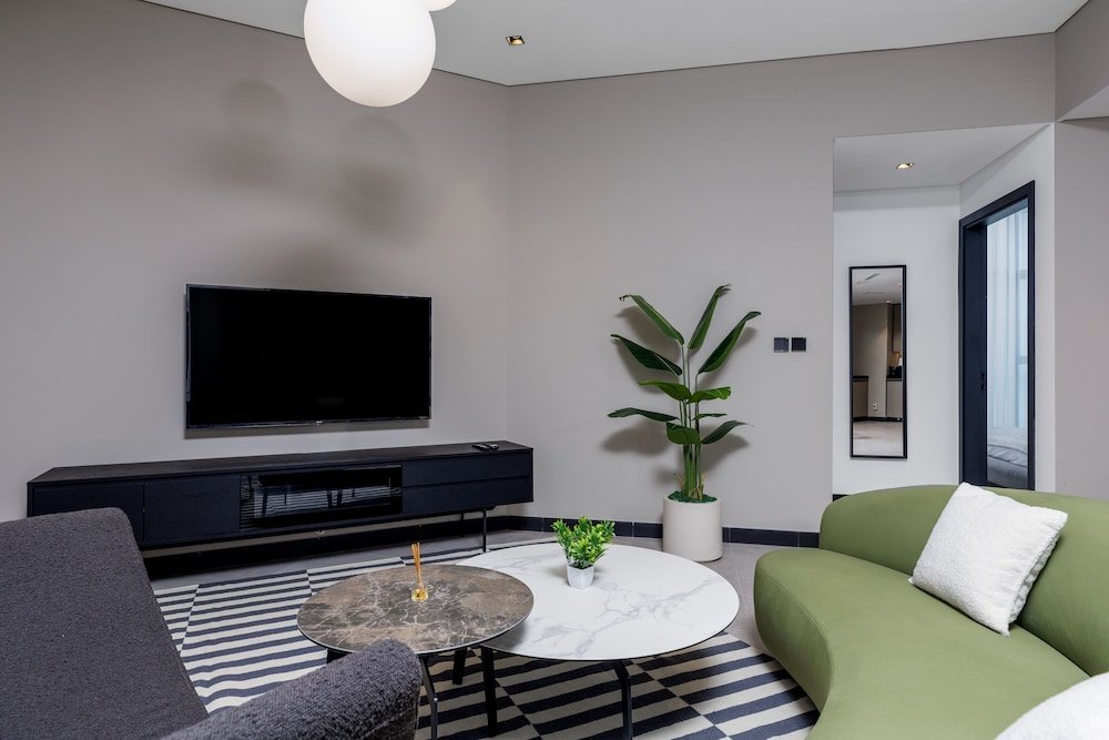 Дубай: Waves - Seaside Splendor 2BR in Dubai's Business Bay