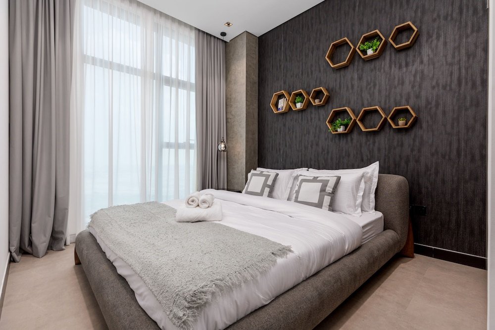 Дубай: Waves - Seaside Splendor 2BR in Dubai's Business Bay
