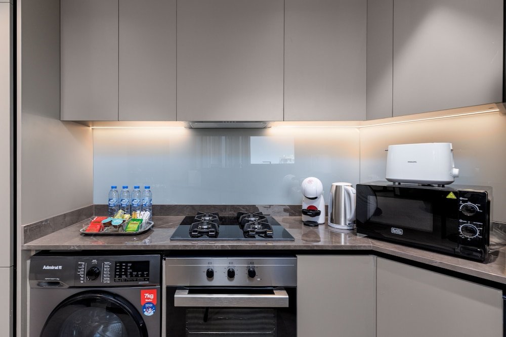 Дубай: Waves - Seaside Splendor 2BR in Dubai's Business Bay