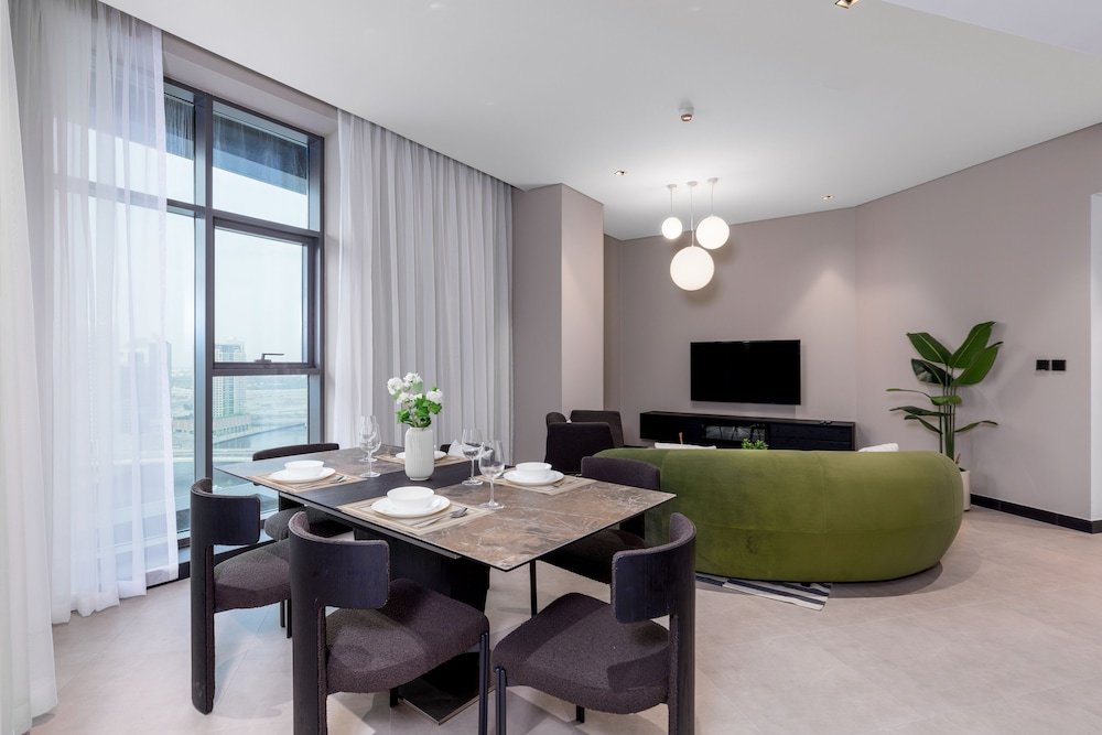 Дубай: Waves - Seaside Splendor 2BR in Dubai's Business Bay