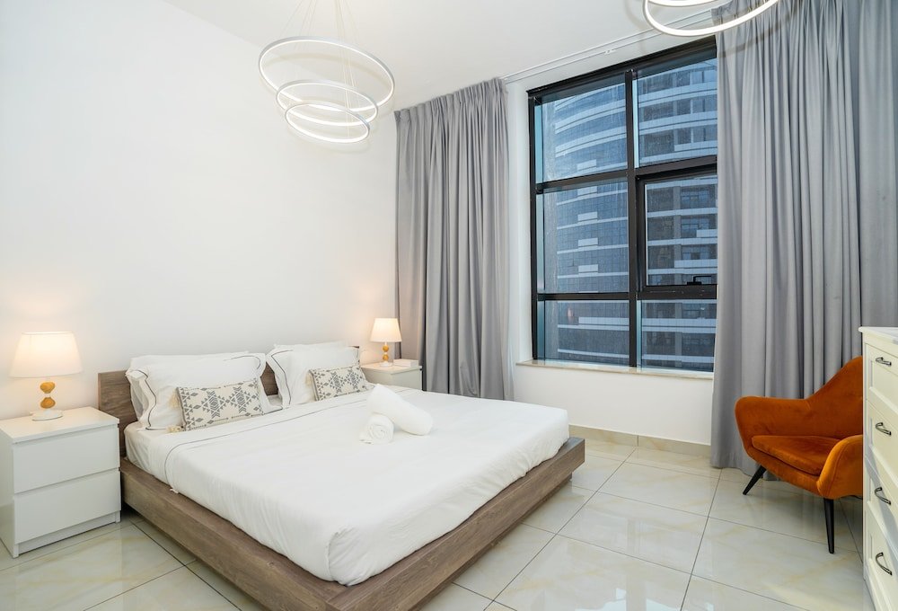 Дубай: Tanin - Modern Spacious 1BR Apartment With 2 Balconies