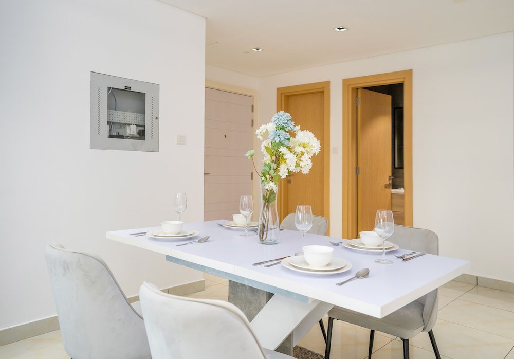Дубай: Tanin - Modern Spacious 1BR Apartment With 2 Balconies