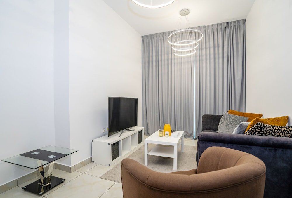 Дубай: Tanin - Modern Spacious 1BR Apartment With 2 Balconies