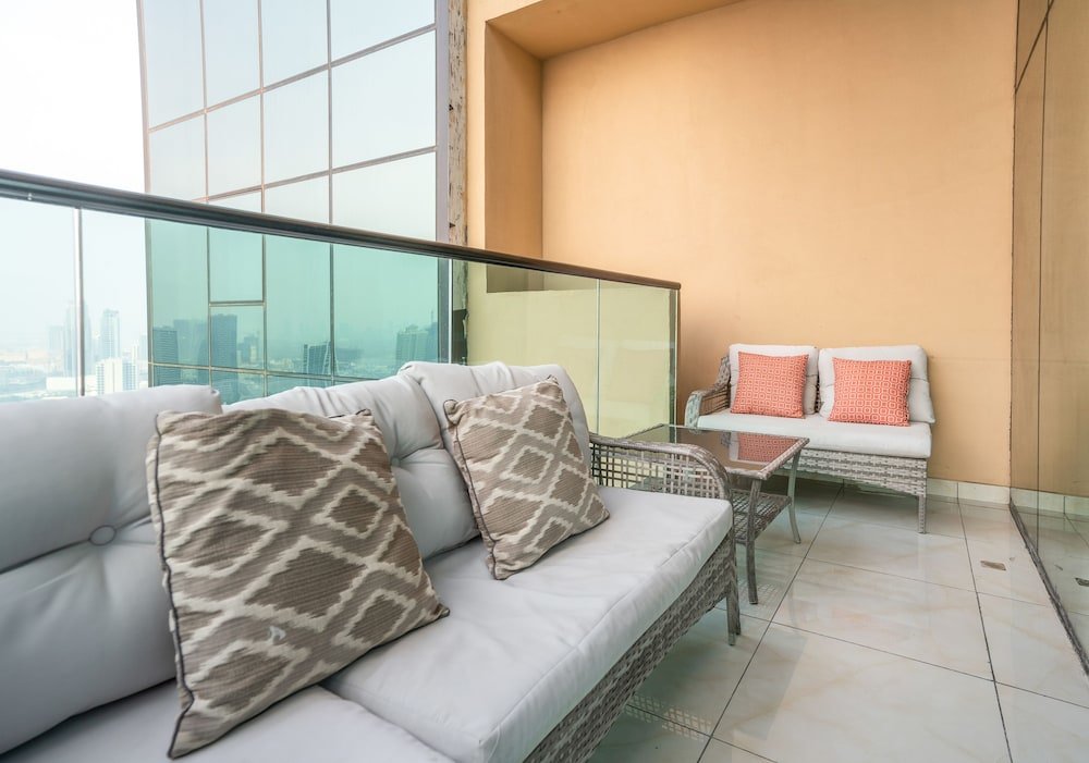 Дубай: Tanin - Modern Spacious 1BR Apartment With 2 Balconies