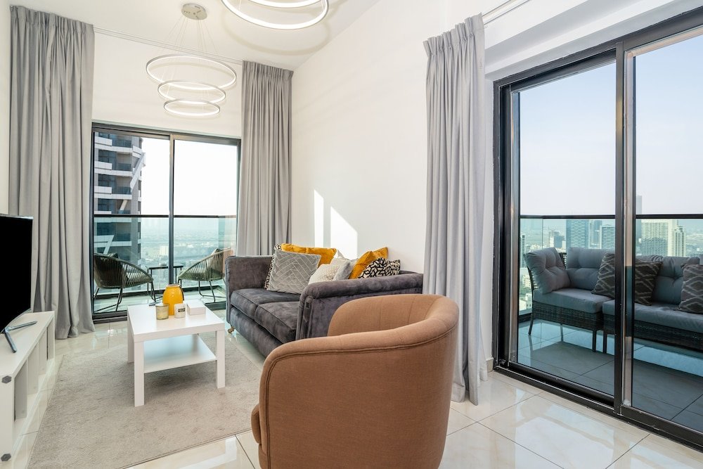Дубай: Tanin - Modern Spacious 1BR Apartment With 2 Balconies