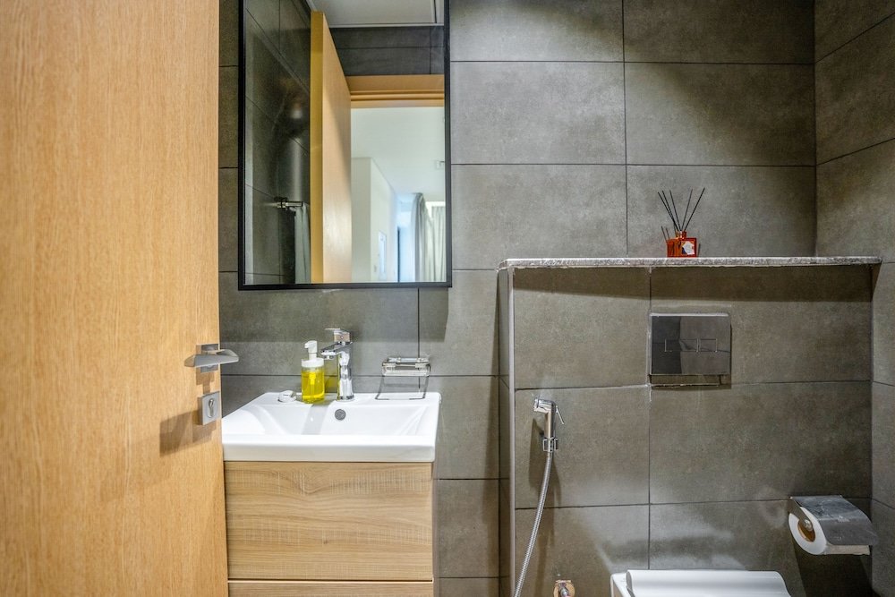 Дубай: Tanin - Modern Spacious 1BR Apartment With 2 Balconies