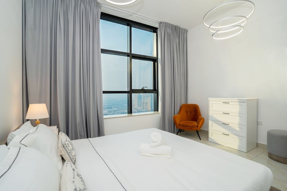 Дубай: Tanin - Modern Spacious 1BR Apartment With 2 Balconies