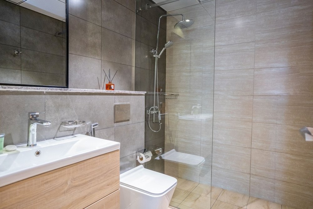 Дубай: Tanin - Modern Spacious 1BR Apartment With 2 Balconies