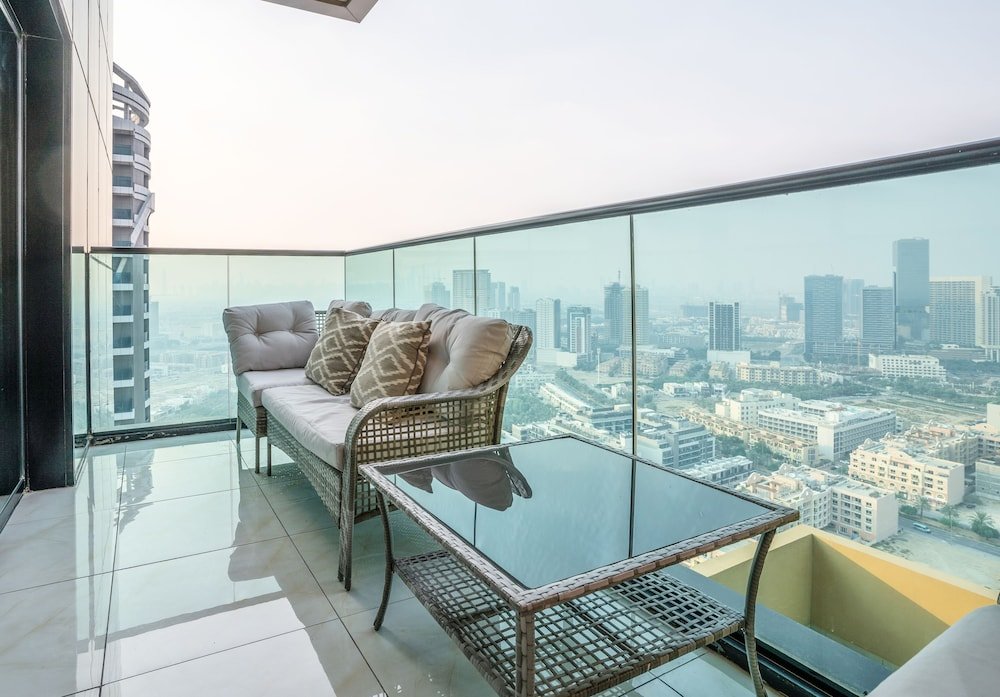 Дубай: Tanin - Modern Spacious 1BR Apartment With 2 Balconies